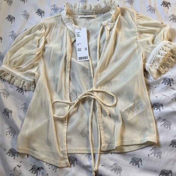 Urban Outfitters Top NWT
Sheer Lace Tie up top
Ivory / Cream
Retail $39
Size XS
